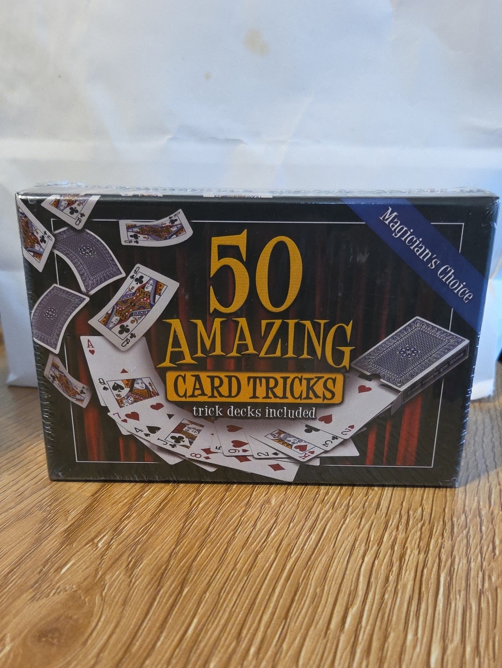 Deluxe 50 AMAZING CARD TRICKS KIT Magic Set Wild Svengali Stripper Decks Box